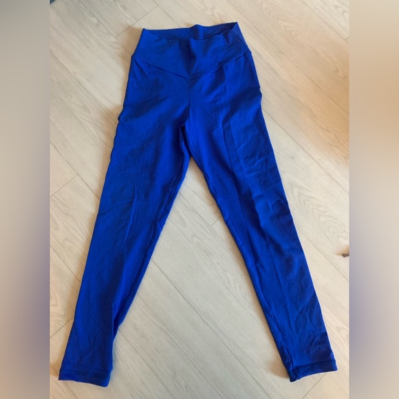 CLS Sportswear Leggings - Scrunch 💙 - Picture 2 of 2